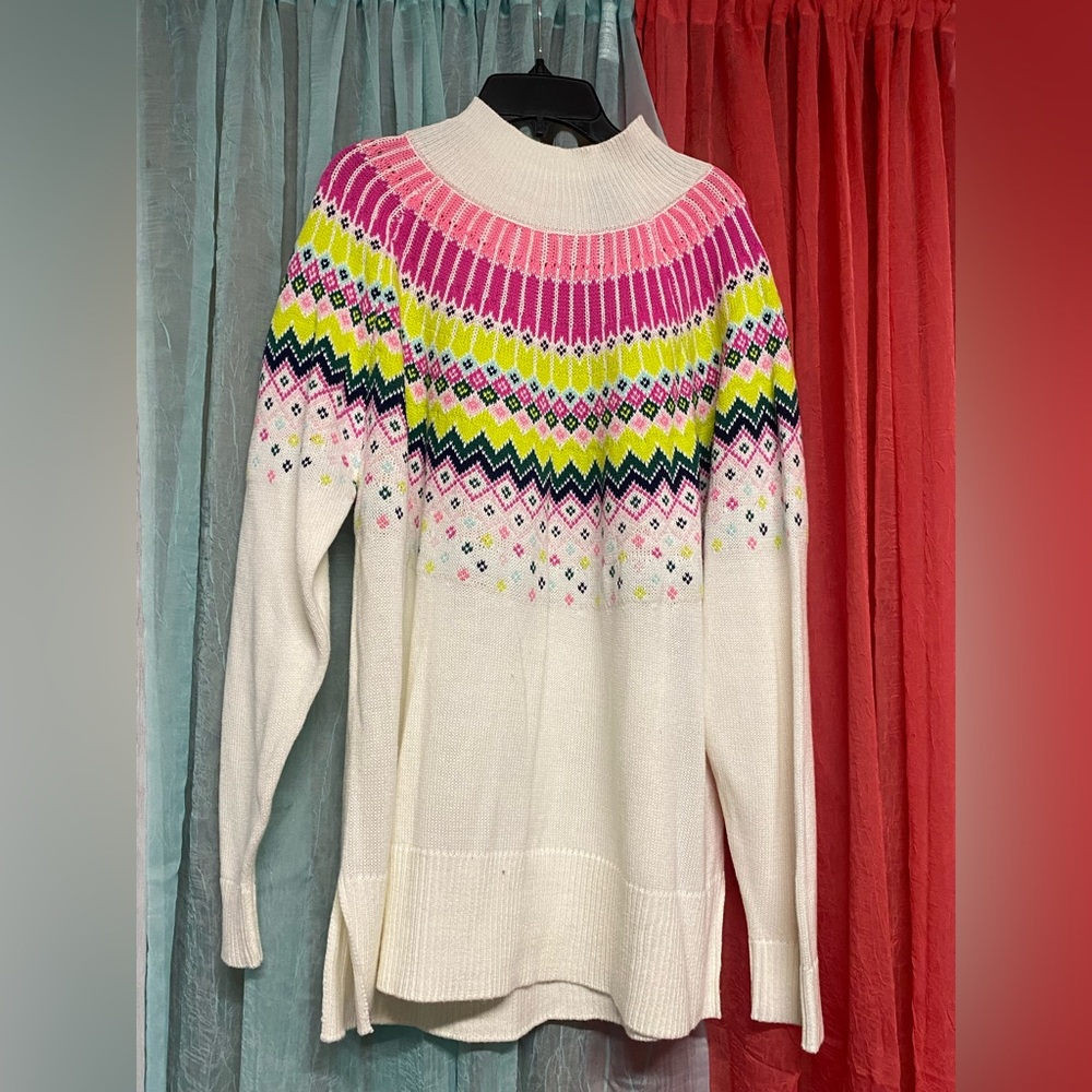 Crown & Ivy sweater NWT- size md